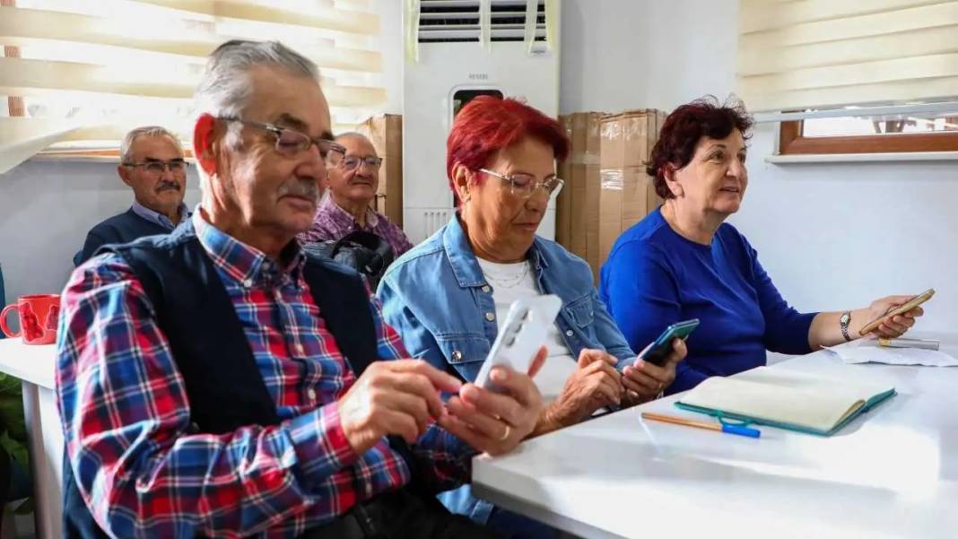 Antalya’da Akıllı Telefon Kullanma Kursu Başladı! 1